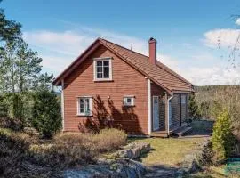 3 Bedroom Beach Front Home In Risør