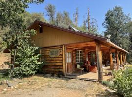 Bear Creek Cabins, hotel sa Midpines