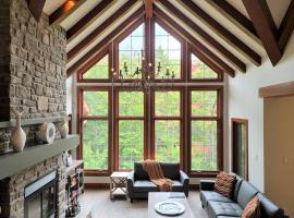 Panache 638: Luxury Chalet with Endless Amenities, hotel in Mont-Tremblant