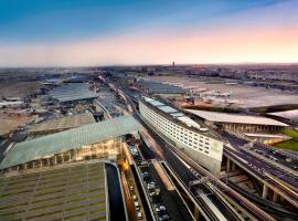 Sheraton Paris Charles de Gaulle Airport Hotel: Roissy en France'da bir otel