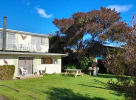 Kea View - Pohara Beach Holiday Home, hotel a Pohara