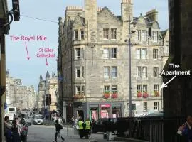 Royal Mile apt, just 1 min from Edinburgh Castle!