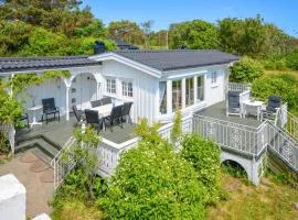 Beach Front Home In Færvik With House Sea View