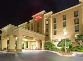 Hampton Inn & Suites Jacksonville-Airport, מלון ליד נמל התעופה הבינלאומי ג'קסונוויל - JAX, 