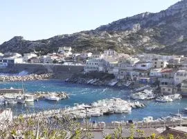 MAISON VUE MAGISTRALE SUR LE PORT ET CALANQUES DES GOUDES MARSEILLE