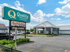 Quality Inn & Suites Banquet Center, ξενοδοχείο σε Livonia