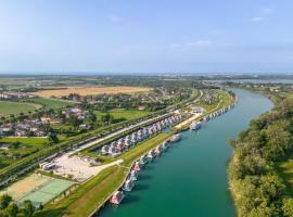 Marina Azzurra Resort, hotel in Lignano Sabbiadoro