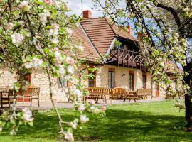 Karlamuiza Country Hotel, hotel di Kārļi