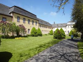 Kloster Steinfeld Gästehaus, готель у місті Kall