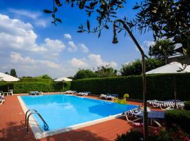 BellaSirmione Holiday Apartments, מלון בסירמיונה