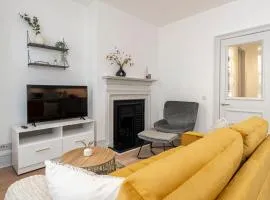 JOIVY Stylish 1 bed flats in Soho, next to Piccadilly Circus and Trafalgar Square