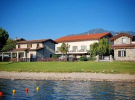 Resort le Vele Suites and Apartments, hotel i Domaso