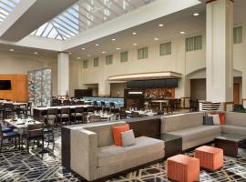 Embassy Suites Boston at Logan Airport, hotel din Boston