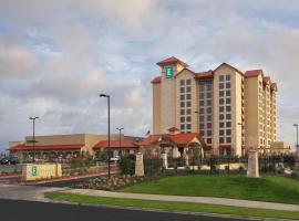 Embassy Suites San Marcos Hotel Conference Center, хотел в Сан Маркос