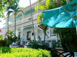 Southernmost Point Guest House & Garden Bar, hotel na praia em Key West