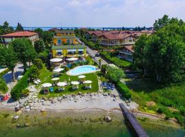 Hotel La Rondine: Sirmione'de bir otel