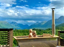 Dream Cabin Mivo X - Mountain Views and Idyllic Location at Strandafjellet, hotell i Stranda