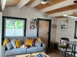 NEU! Ferienhütte Tiny House, mini casa em Schöningen