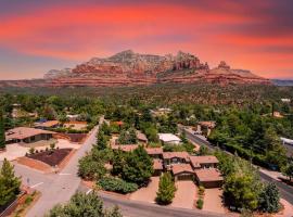 Uptown Sedona Gem: 3-Bed Townhome with Majestic Views and Central Location, hotel en Sedona