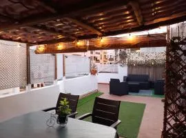 CENTER Santa Cruz, Alojamiento céntrico con gran terraza, cocina , salón y baños, todo privado