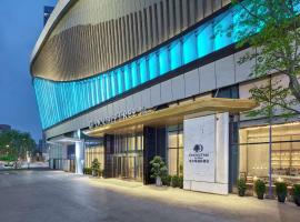 DoubleTree by Hilton Chengdu Riverside - Close to Panda Base and Chengdu East Railway, hotel in Chengdu