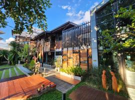 Baan Mai Kradan Hostel Chiang Rai, alberg a Chiang Rai