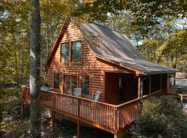 세비에빌에 위치한 호텔 Great Smoky Mountains Cabin!, Secluded, Pet-Kid Friendly!