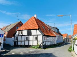 Timberframe house near Marstal Harbour, hotel i Marstal