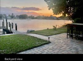 Cozy home with one bedroom – hotel w mieście Cape Coral