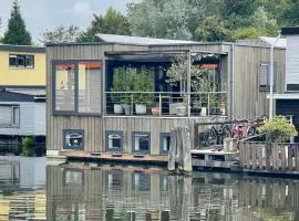 NOVA Houseboat DELUXE Free Bikes