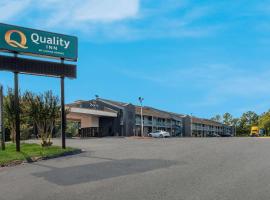 Quality Inn Fort Jackson, hotelli kohteessa Columbia