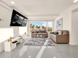 Luxury Beachfront Condo With Amazing Sunset Views