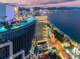 Panorama Beachfront Nha Trang, готель у Нячангу