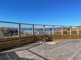 Seafront with Terrific View by AJF Dream Living, hotel a Fjällbacka