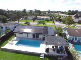 Modern pool home on the lake near Hardrock FLL airport, hotel a Davie