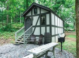 Tiny Home Cottage Near the Smokies #10 Helena, hotel in Sevierville