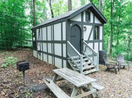 Tiny Home Cottage Near the Smokies #1 Olga, hotel in Sevierville