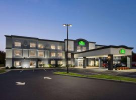 La Quinta by Wyndham Mt. Laurel - Philadelphia: Mount Laurel şehrinde bir otel