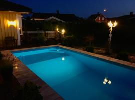 Villa with pool, massage chair and sauna, hotel di Porsgrunn