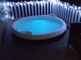 19 Laurel Close Highly recommended 6 berth holiday home with hot tub in prime location – hotel w mieście Tattershall