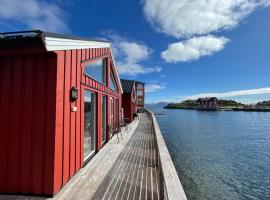 Reinvikbua - Seaside Cabin in Finnvika, Stamsund, hotel a Stamsund