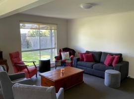 Cowes Holiday Home, pet-friendly hotel sa Cowes