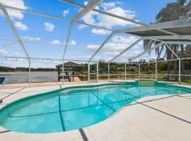 Lake House Westchase area. Heated Pool Waterfront!