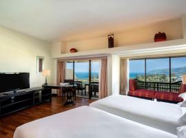 Pullman Phuket Karon Beach Resort, хотел в Карон Бийч