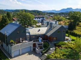 Cozy Home In Ålesund With House A Panoramic View, hotell i Ålesund