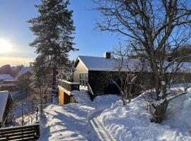 Large house with beds for 12-14, hotell i Trondheim