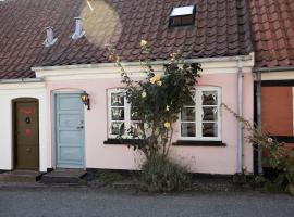 Skønt fiskerhus. Tæt på by, havn og havet, hotel i Marstal