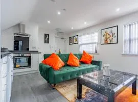 Warm vibrant apartment at the top very close to Birmingham City Centre