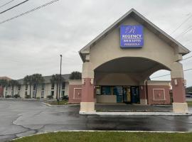 REGENCY INN & SUITES, hotel cerca de Aeropuerto regional de Pensacola - PNS, Pensacola