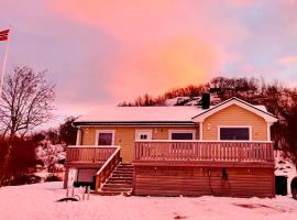 Viesnīca Familyfriendly-modern, in the fishingtown Stamsund, with Sauna and Jacuzzi pilsētā Stamsunna